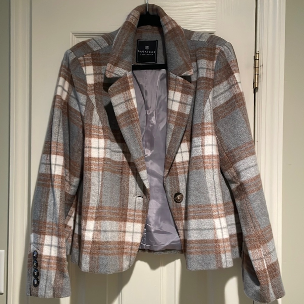 Bagatelle Collection plaid blazer size ?